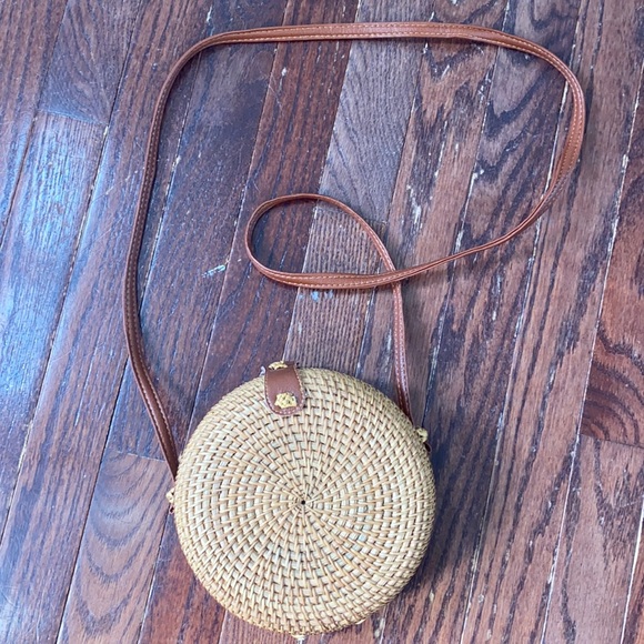 Round rataan cross body purse - Picture 1 of 2